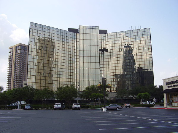 Building on Richmond Avenue in Houston